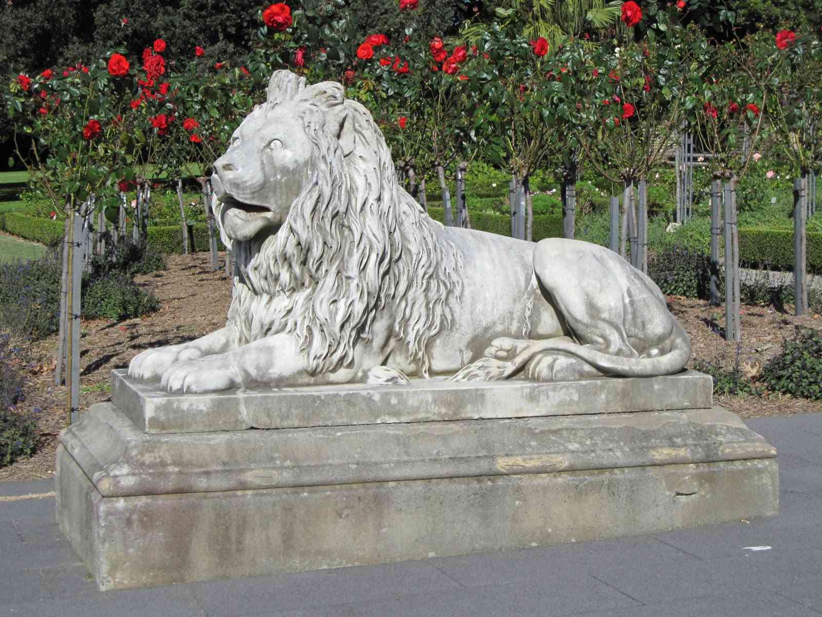 Handcrafted marble garden stone monkey statue perfect for decorating parks - Image 4