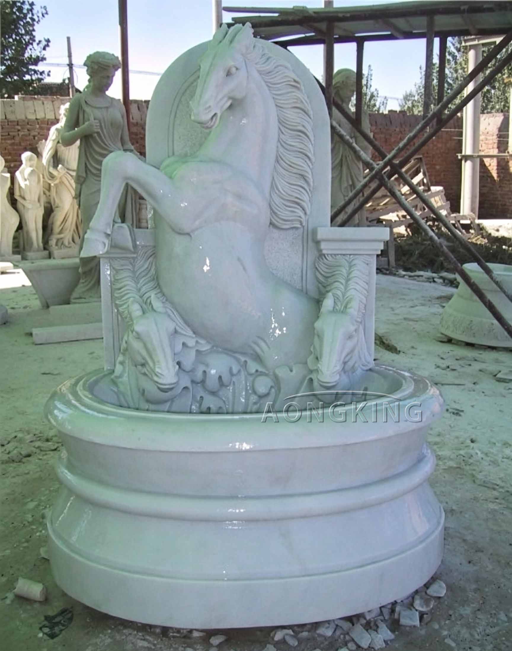 Manor villa courtyard sturdy horse wall fountain