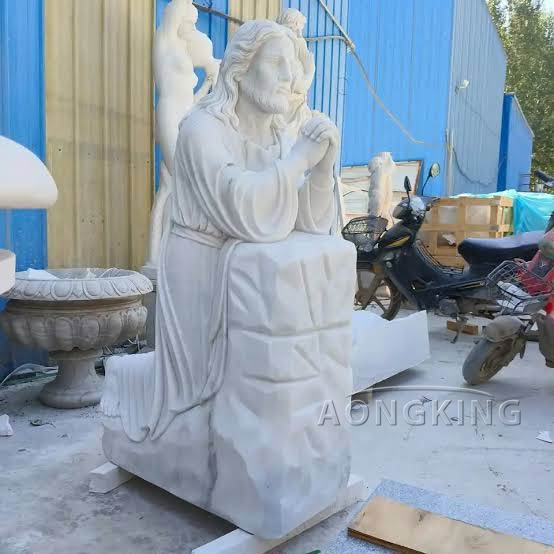kneeling marble jesus sculpture